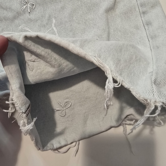 LE JEAN Bow Embroidered Column Jeans - Picture 4 of 13